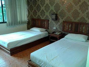 Hillside Country Home Golf & Resort Kabin Buri Exterior photo