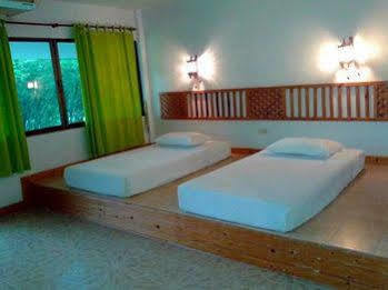 Hillside Country Home Golf & Resort Kabin Buri Exterior photo