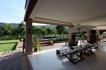 Hillside Country Home Golf & Resort Kabin Buri Exterior photo
