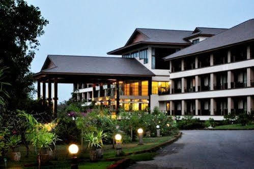 Hillside Country Home Golf & Resort Kabin Buri Exterior photo